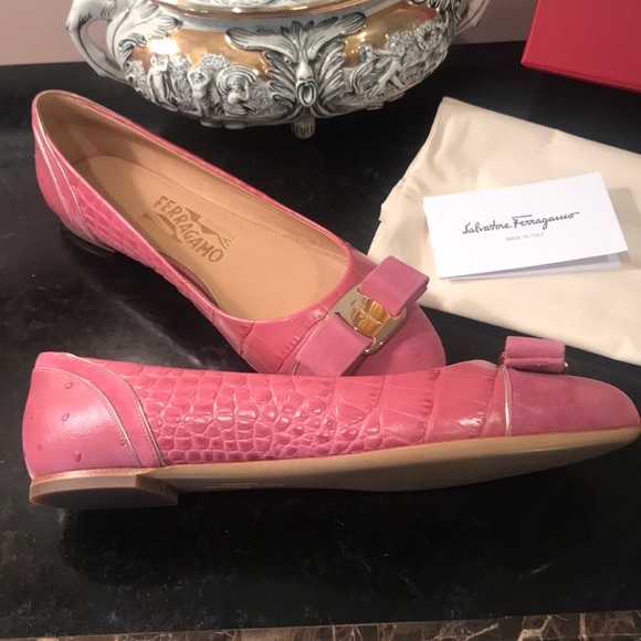 Salvatore Ferragamo Varina pink suede croc 7.5 D - Picture 3 of 6